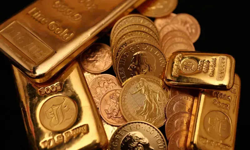 Local gold plunges by Rs35,500 per tola