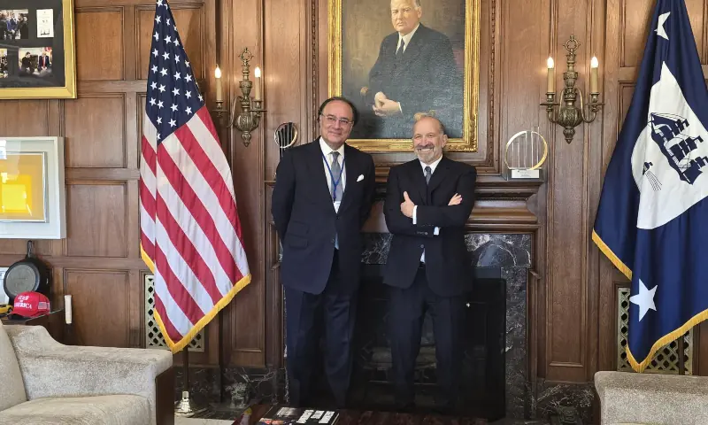 Finance Minister Aurangzeb meets with US commerce secretary, participates in IMF panel